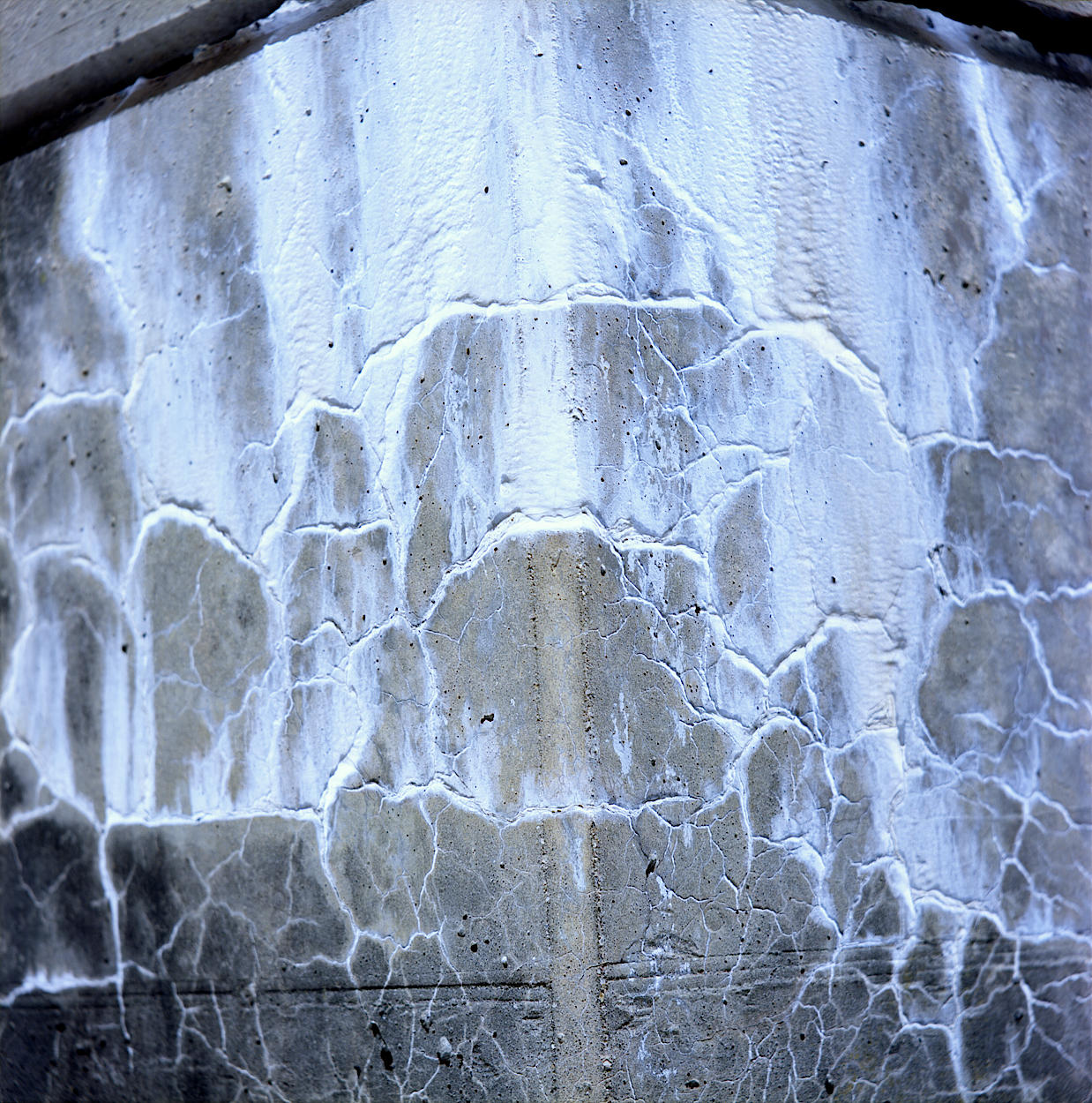 Tidemarks seen in badly weathered concrete